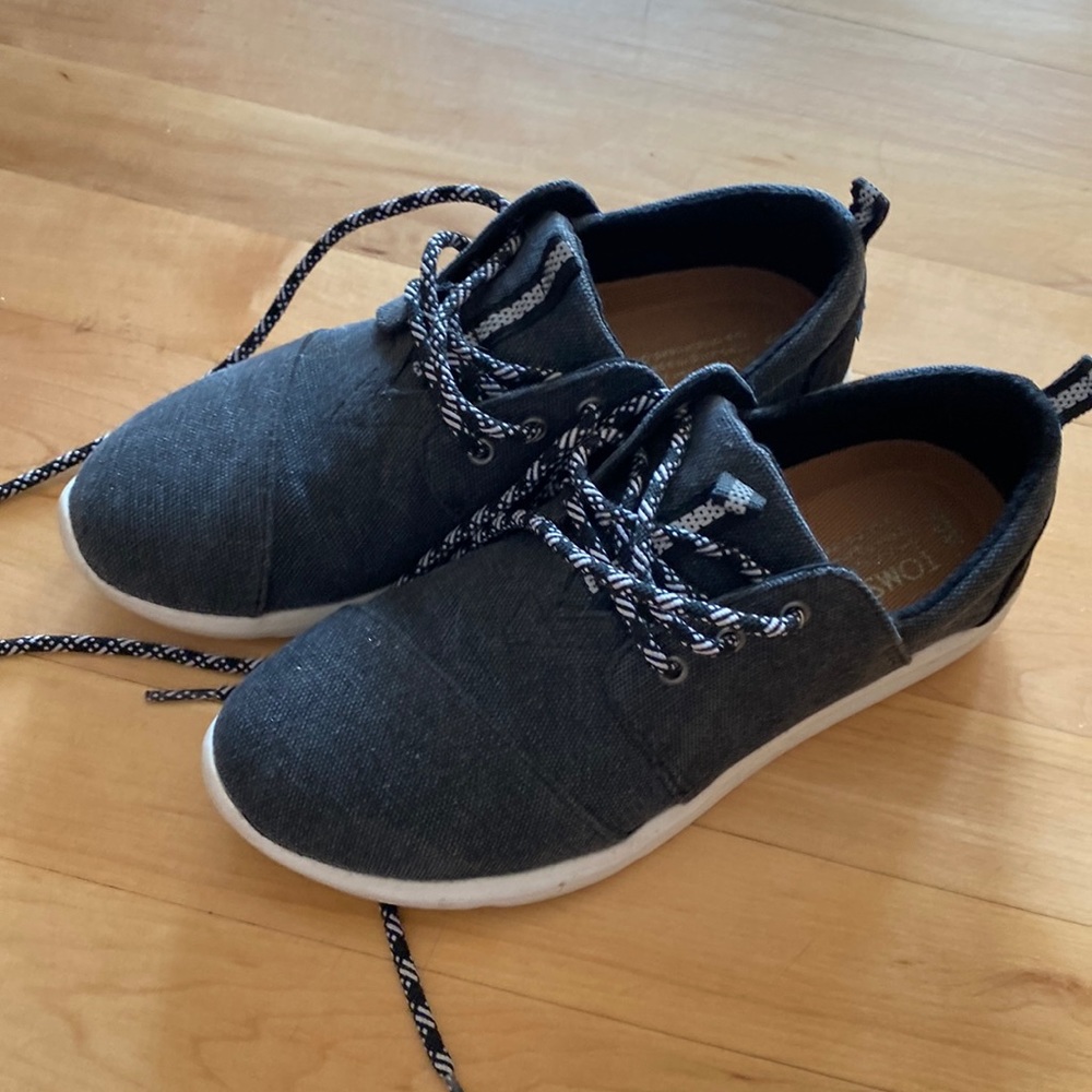 Tom’s tennis shoes.